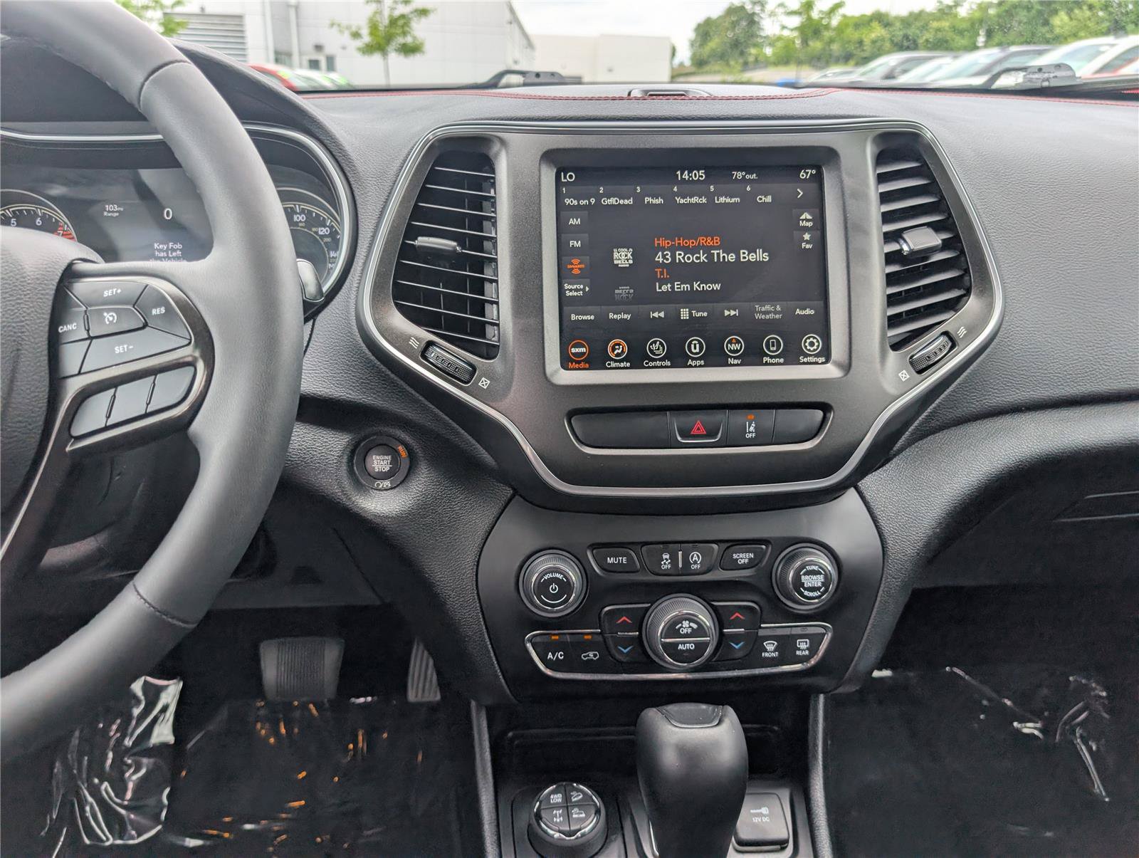 Used 2022 Jeep Cherokee Trailhawk w/ Sound & Nav Group AWD/4WD image 19