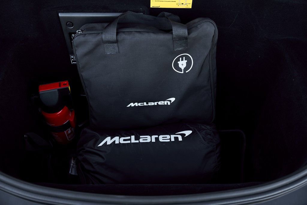 Used 2025 McLaren Artura Spider image 28