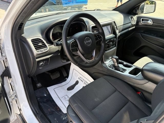 Used 2019 Jeep Grand Cherokee Laredo AWD/4WD image 33