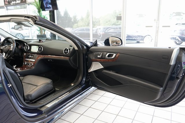 Used 2015 Mercedes-Benz SL 550 image 48
