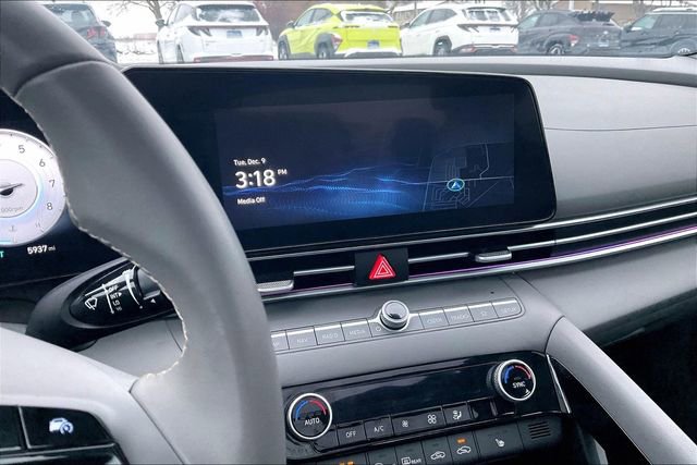 Certified 2025 Hyundai Elantra SEL image 7