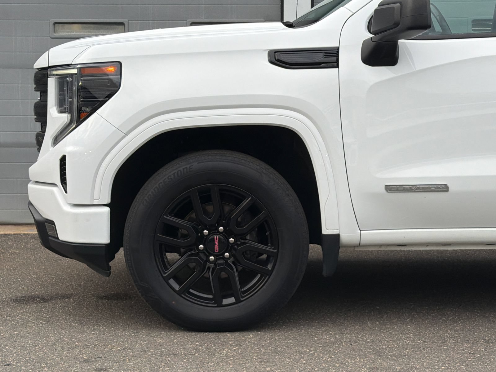 Used 2022 GMC Sierra 1500 Elevation w/ LPO, Elevation Black Package AWD/4WD image 5