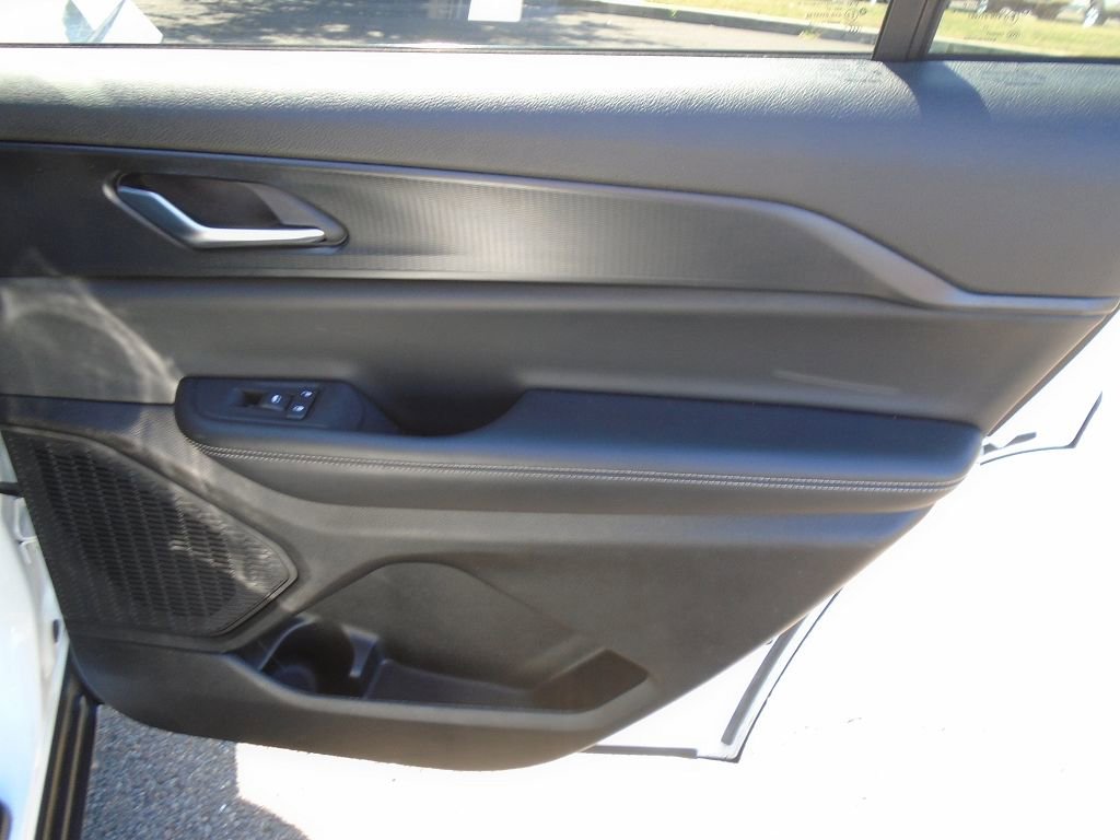 Certified 2023 Jeep Grand Cherokee L Laredo image 9