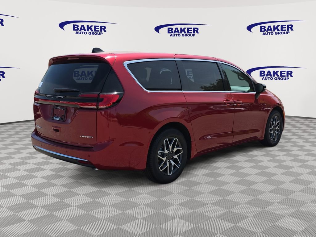 New 2027 Chrysler Pacifica Limited FWD image 3