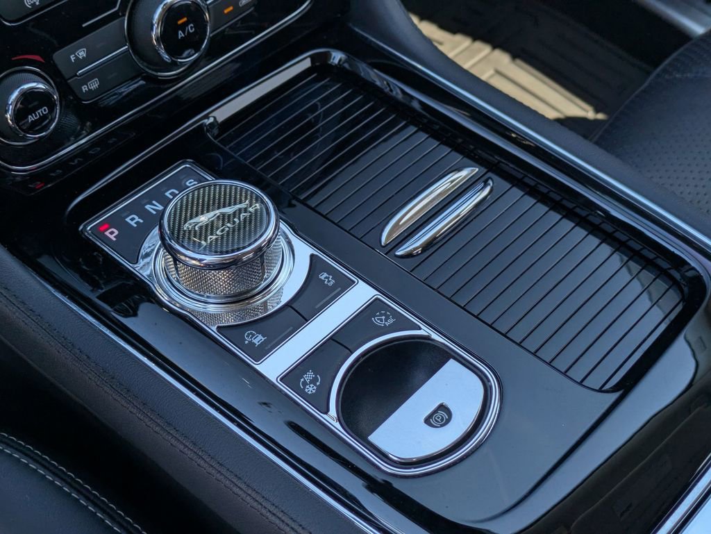 Used 2019 Jaguar XJ R-Sport image 17