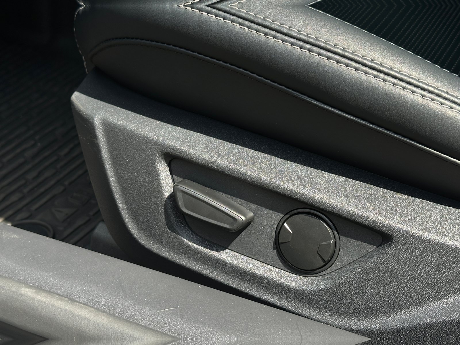 Used 2025 Ford Mustang GT Premium RWD image 28