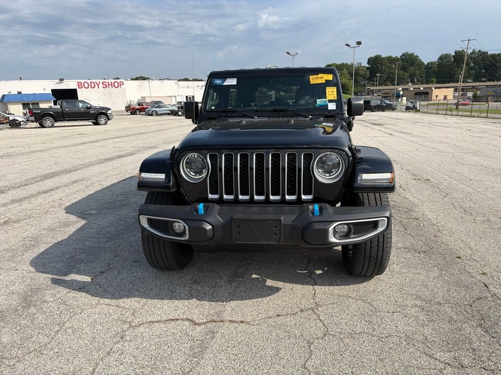 Used 2023 Jeep Wrangler Unlimited Sahara w/ Cold Weather Group AWD/4WD image 8