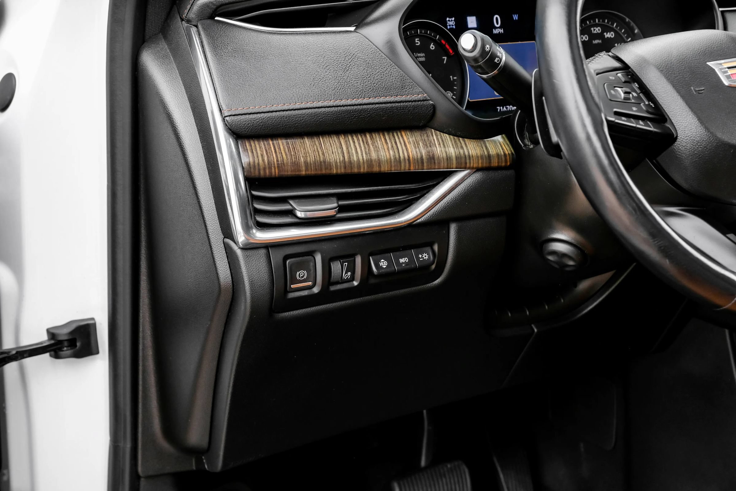Used 2019 Cadillac XT4 Premium Luxury w/ Technology Package AWD/4WD image 30