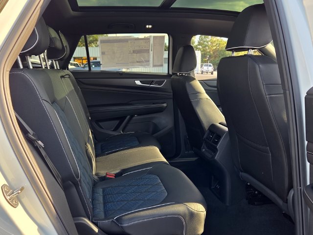New 2026 Volkswagen Atlas Cross Sport SEL Premium R-Line AWD/4WD image 17