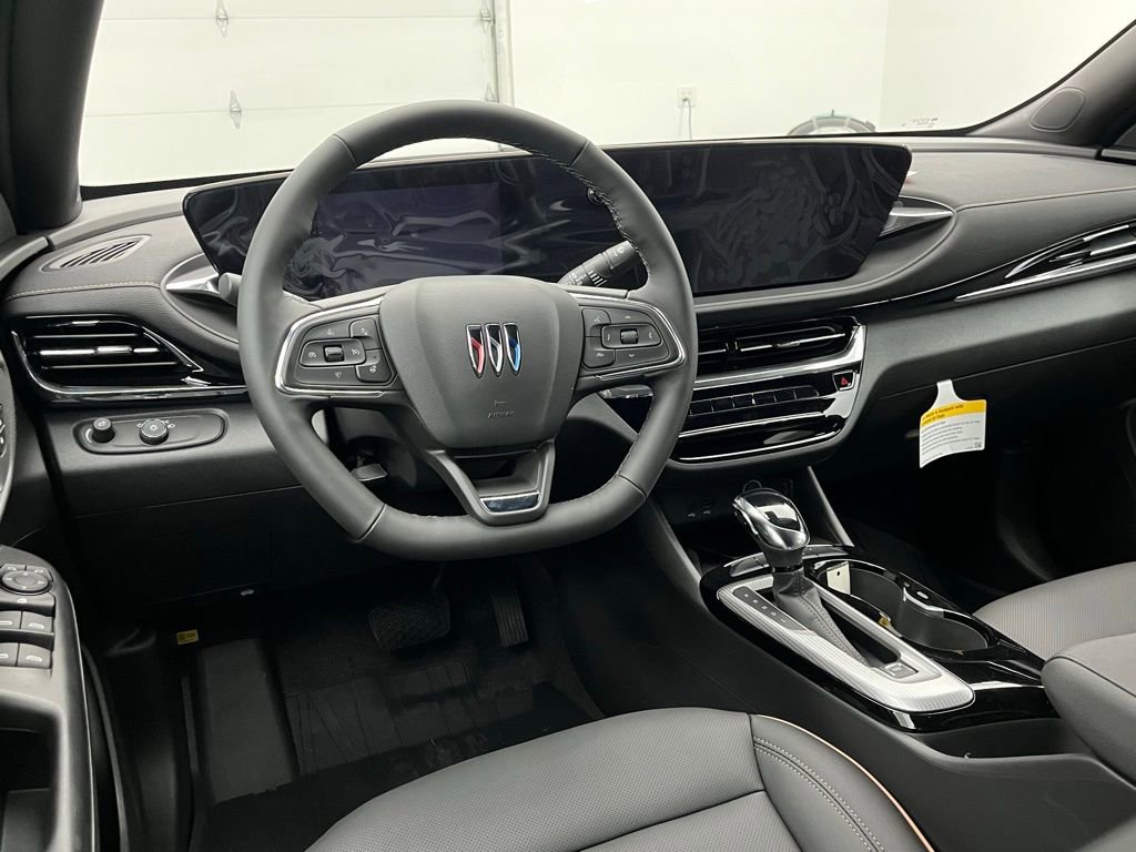 New 2025 Buick Envista Avenir image 2
