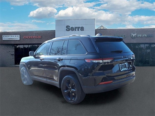 Used 2025 Jeep Grand Cherokee Altitude image 5