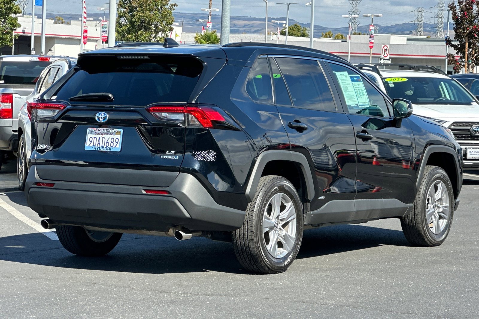 Used 2022 Toyota RAV4 LE image 3