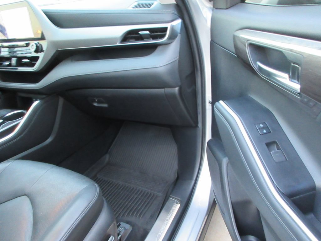 Used 2022 Toyota Highlander Platinum AWD/4WD image 19