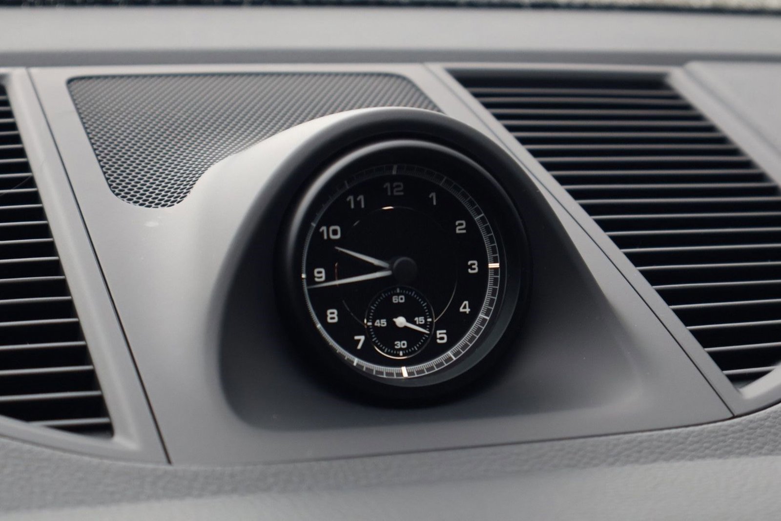 Certified 2025 Porsche Macan image 27