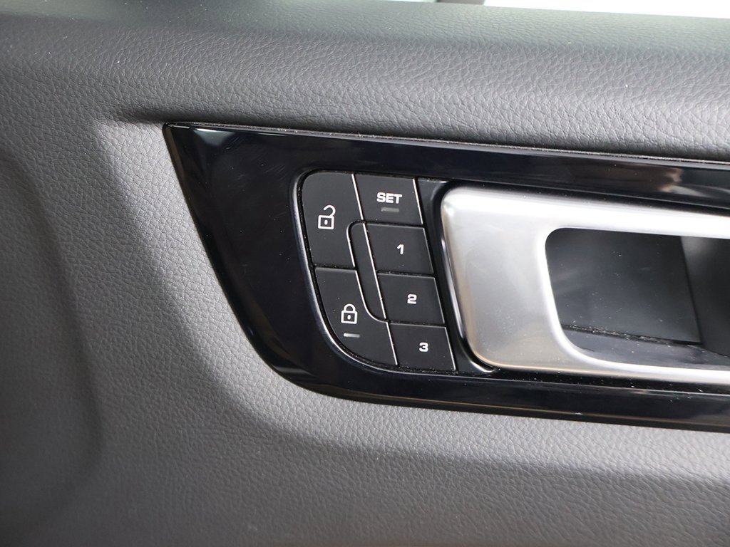 Used 2022 Porsche Cayenne image 38