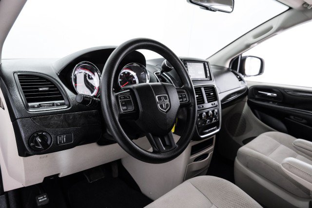 Used 2018 Dodge Grand Caravan SE w/ UConnect Hands-Free Group FWD image 13