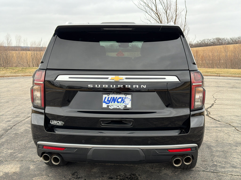 Used 2023 Chevrolet Suburban High Country image 3