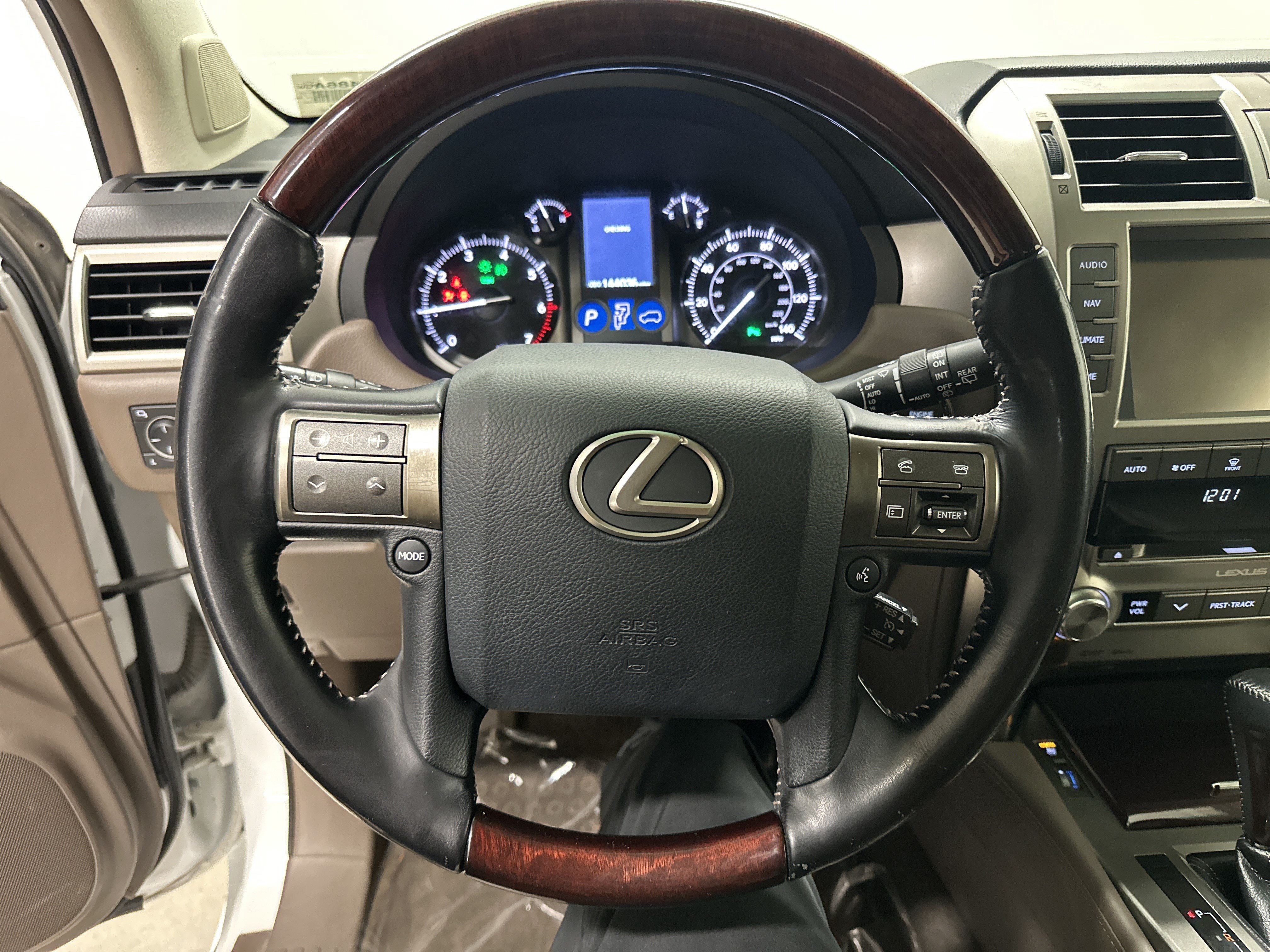 Used 2016 Lexus GX 460 w/ Premium Package AWD/4WD image 18