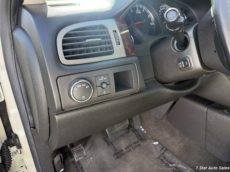 Used 2009 GMC Yukon Denali AWD/4WD image 9