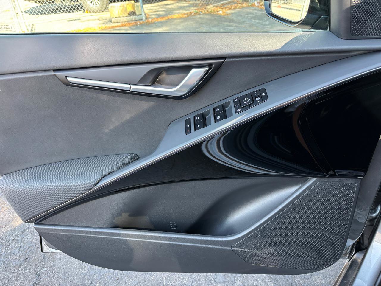 Used 2024 Kia Niro EX Touring FWD image 14