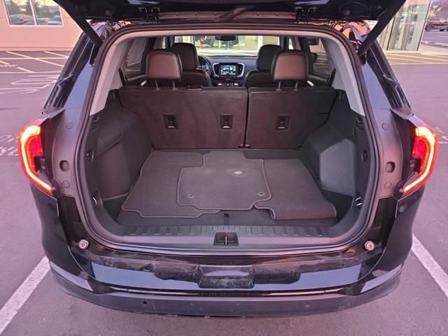 Used 2022 GMC Terrain SLT w/ Tech Package image 16