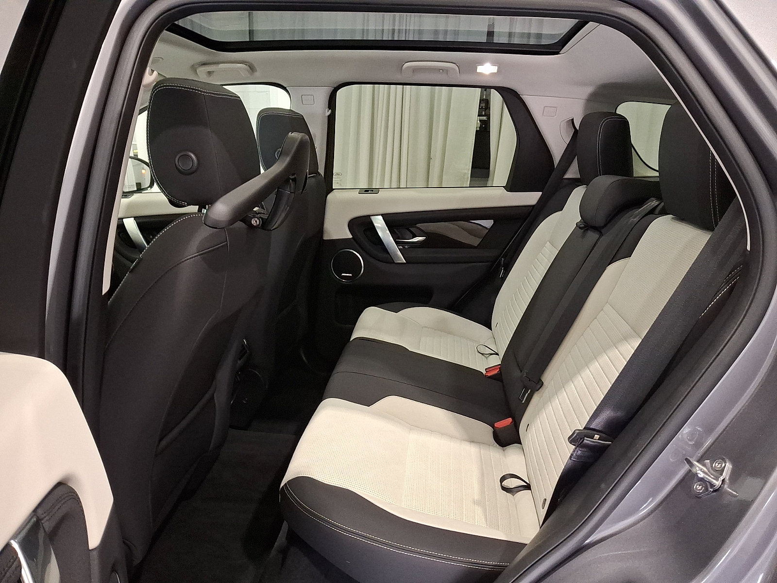 Certified 2025 Land Rover Discovery Sport S AWD/4WD image 8