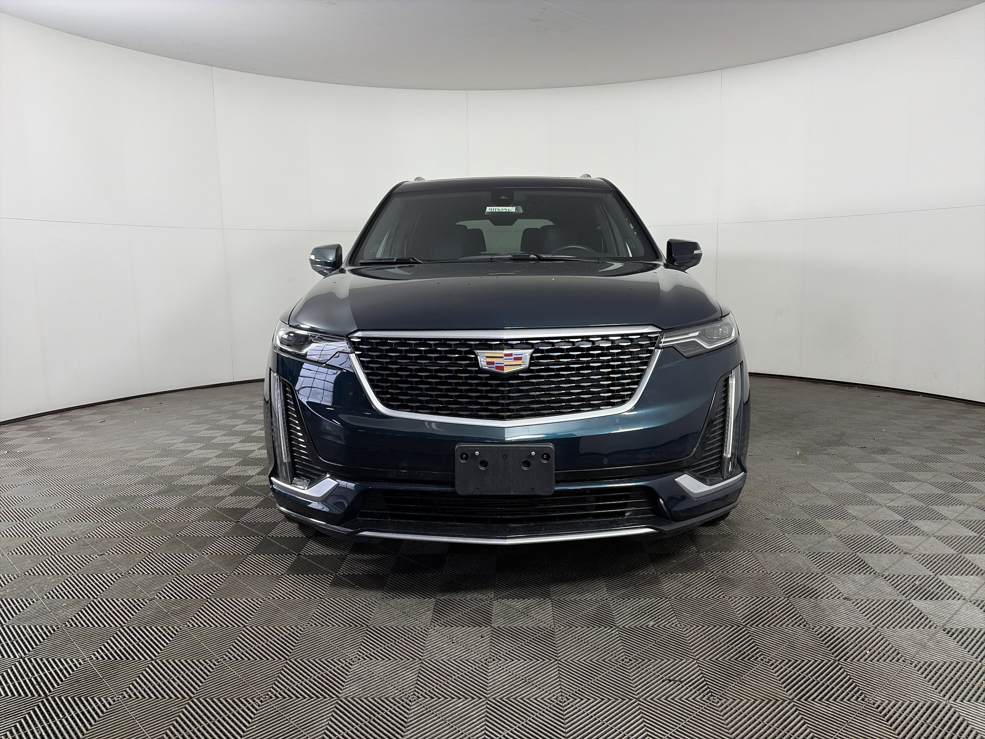 Certified 2025 Cadillac XT6 Premium Luxury image 2