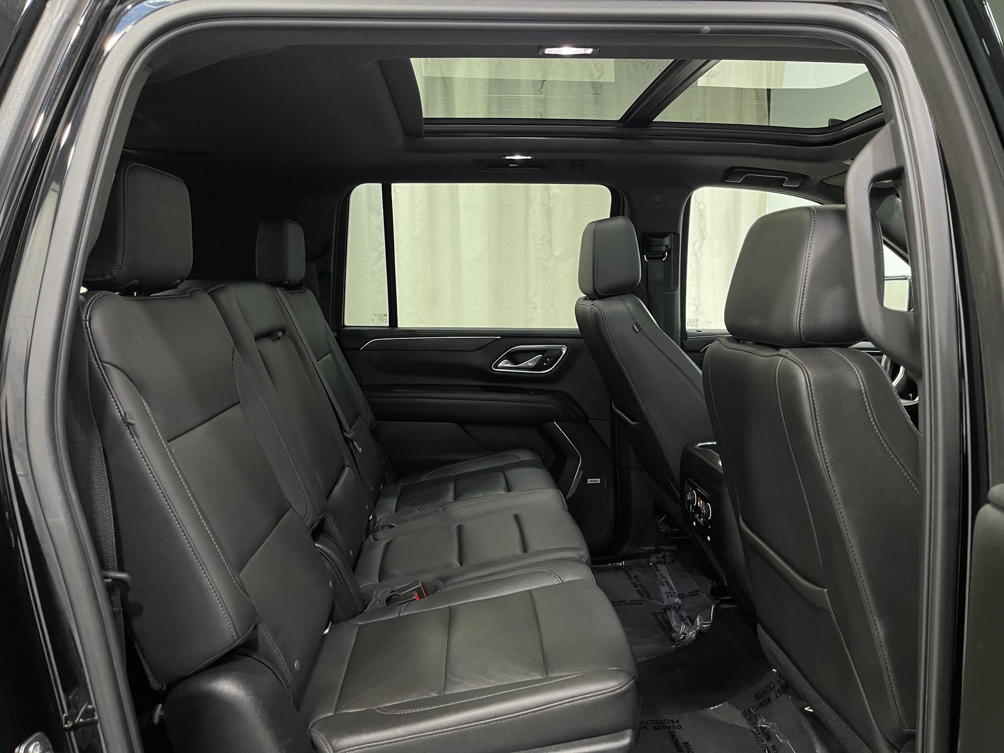Used 2021 Chevrolet Suburban LT w/ LT Signature Package AWD/4WD image 32