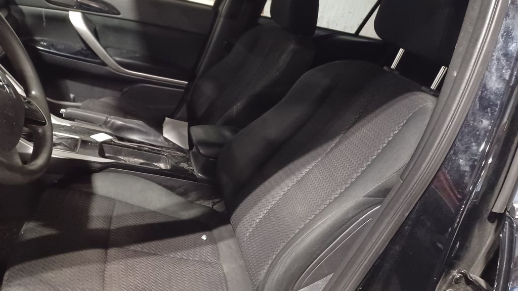 Used 2022 Mitsubishi Eclipse Cross LE image 6