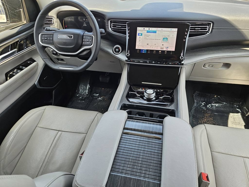 Used 2024 Jeep Wagoneer Series III AWD/4WD image 16