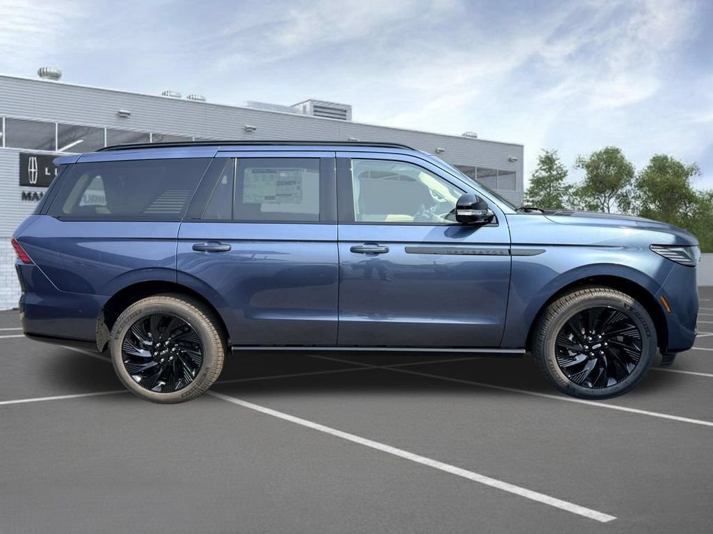 New 2027 Lincoln Navigator Reserve w/ Jet Appearance Package AWD/4WD image 3