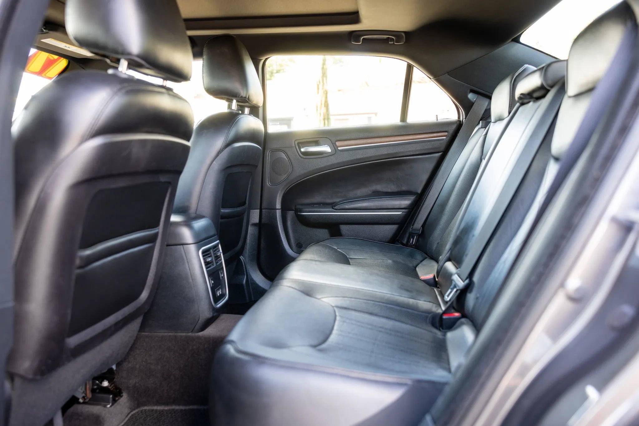 Used 2017 Chrysler 300 C Platinum image 14