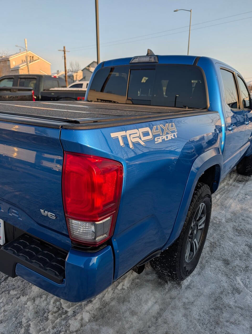 Used 2017 Toyota Tacoma TRD Sport w/ Tow Package image 8