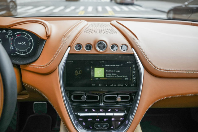 Used 2021 Aston Martin DBX image 20