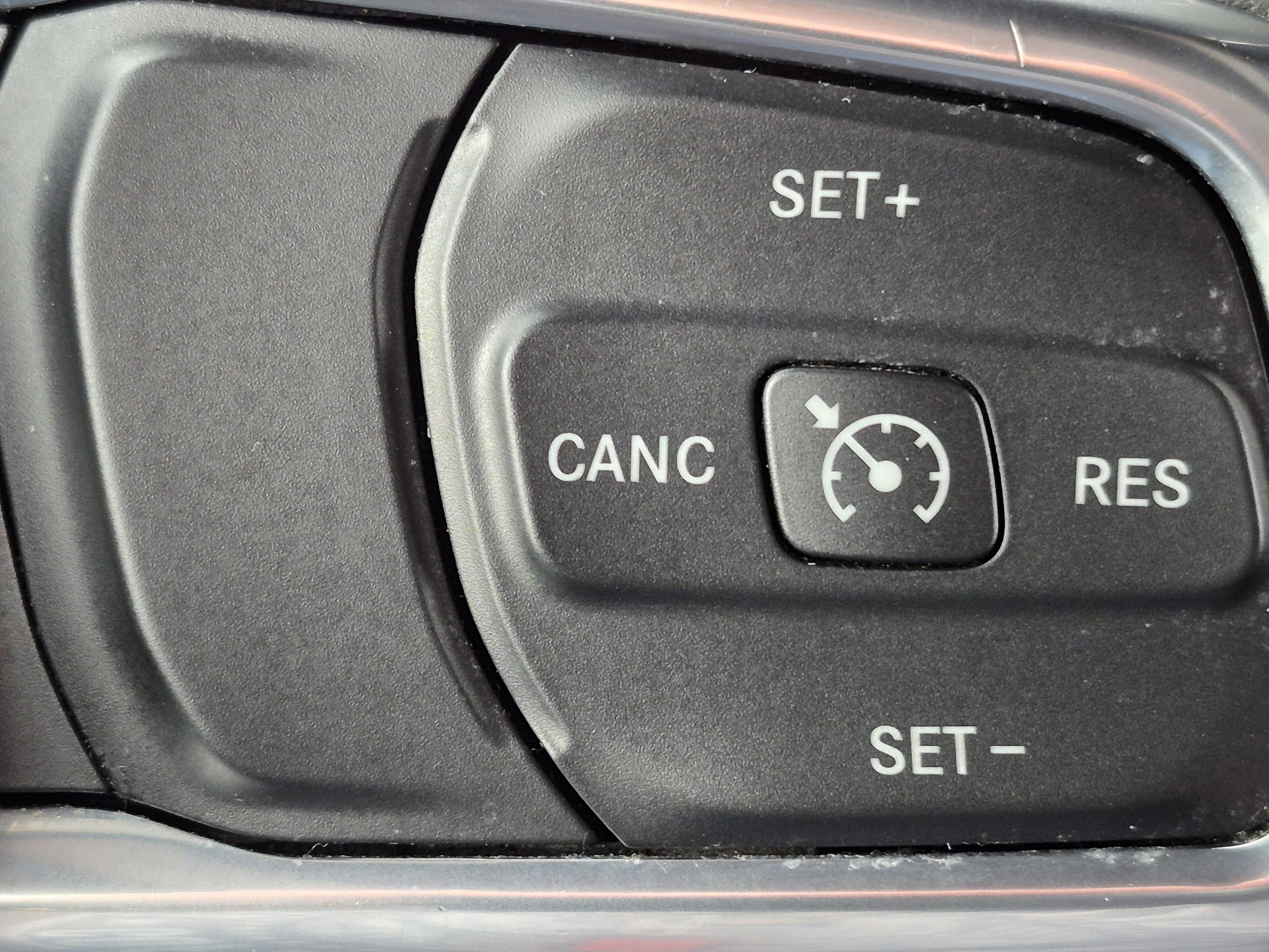 Used 2023 Jeep Wrangler Unlimited Sahara AWD/4WD image 17