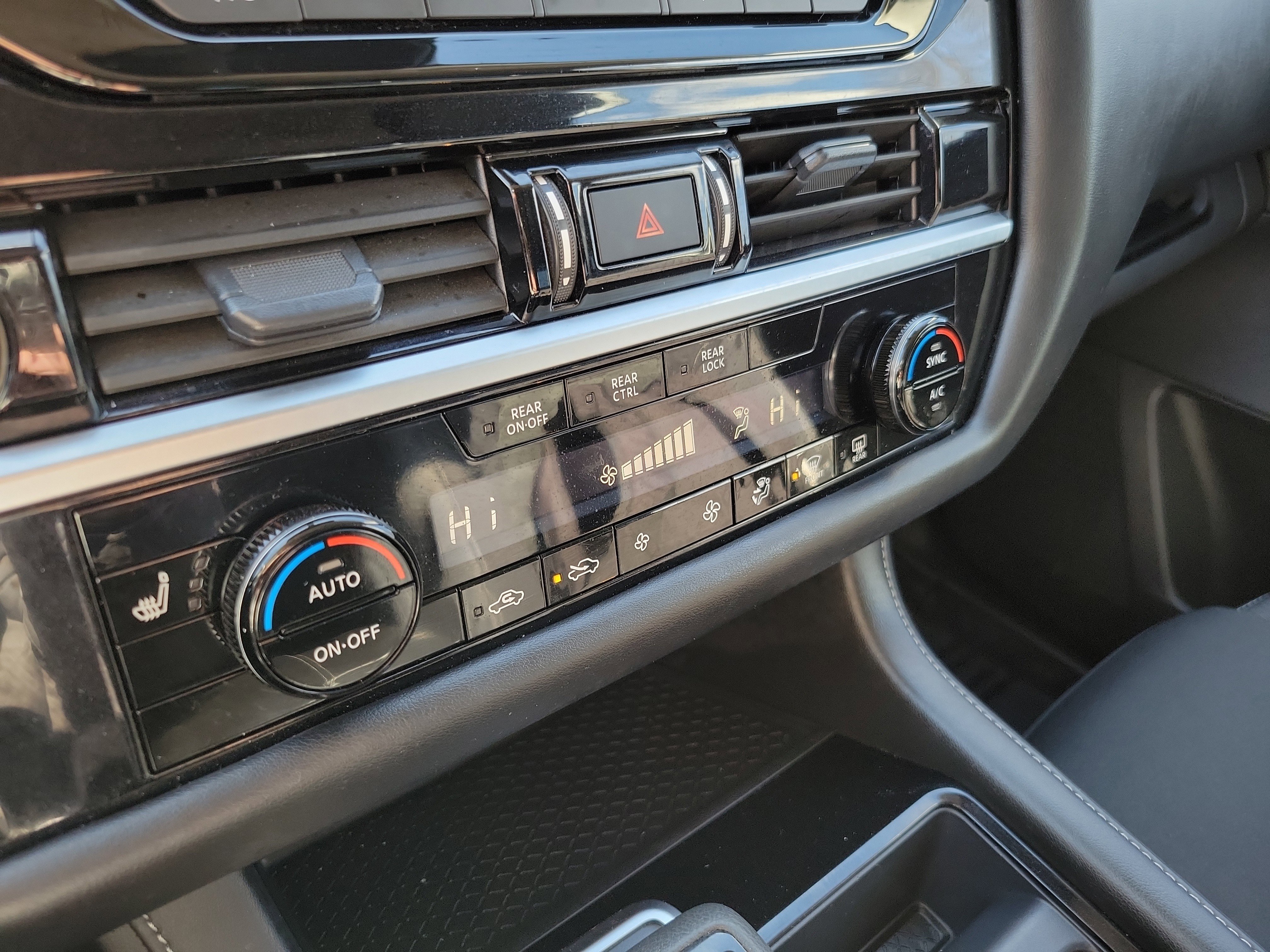 Used 2024 Nissan Pathfinder SV image 33