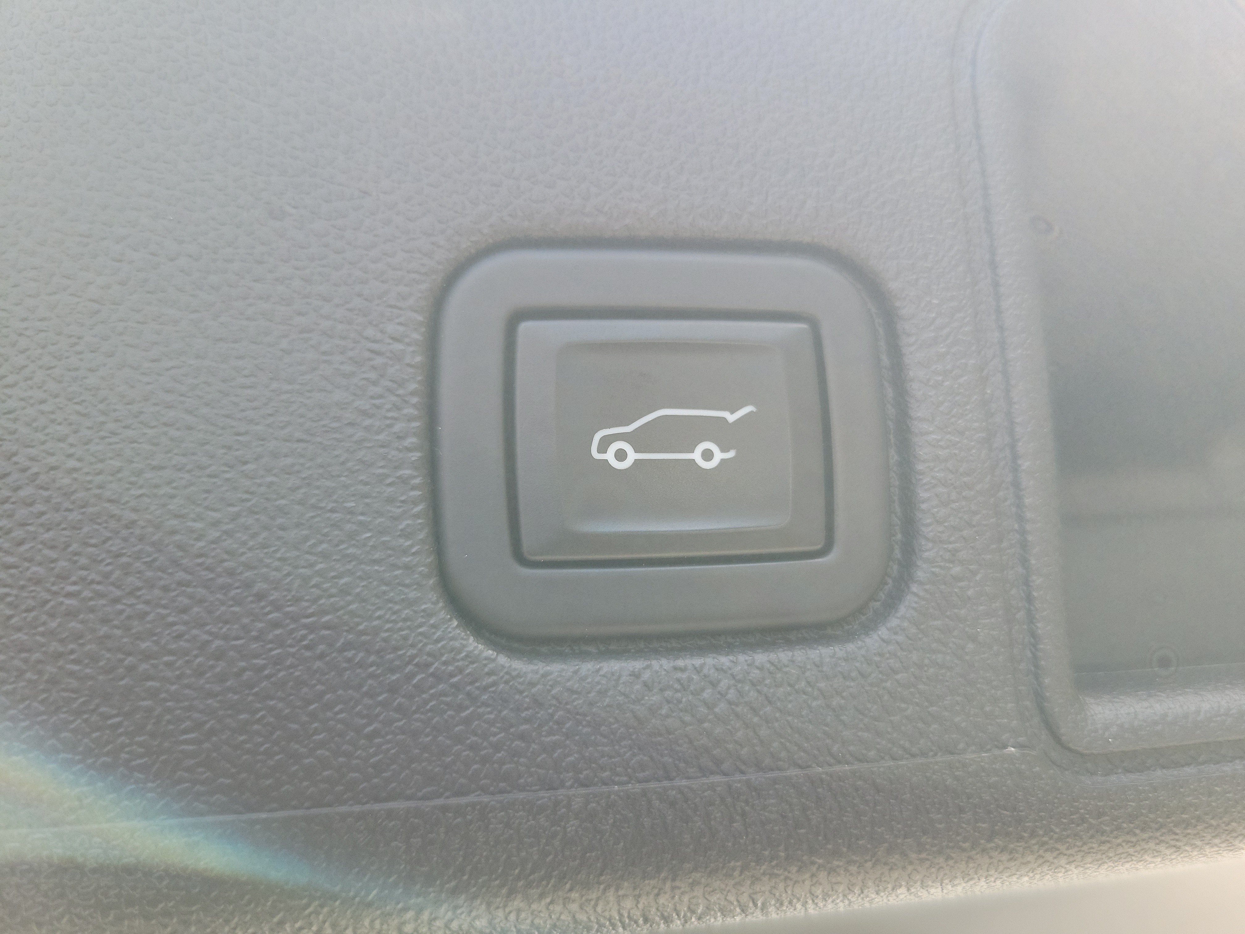 Used 2023 GMC Terrain SLE w/ Driver Convenience Package FWD image 17