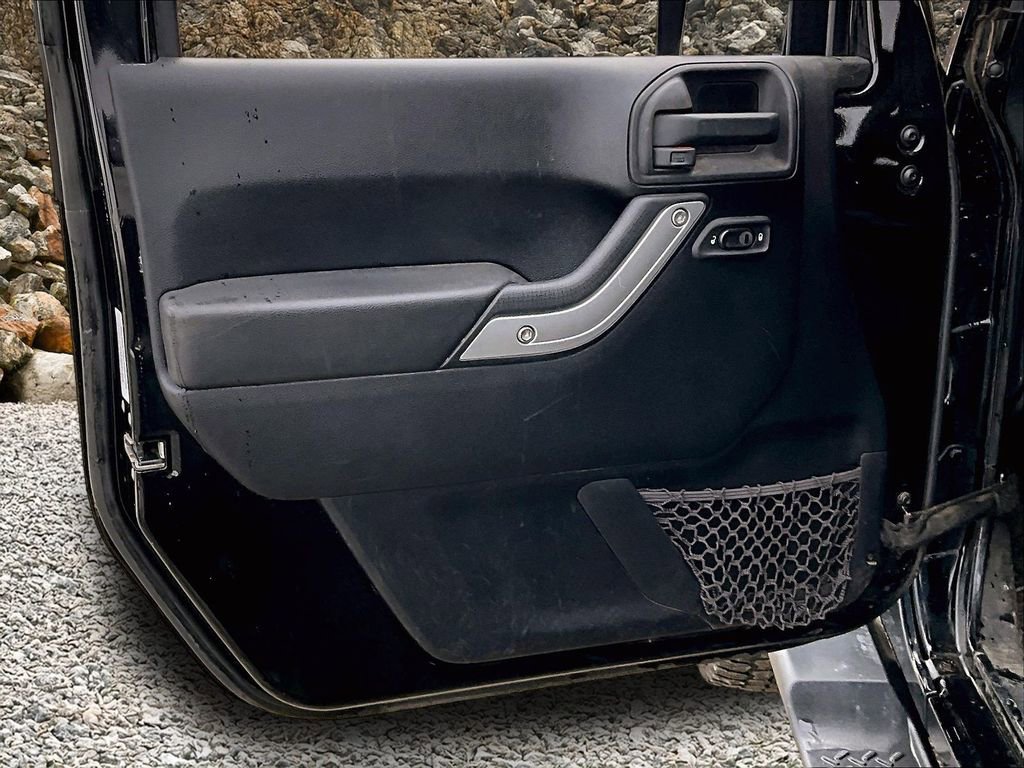 Used 2012 Jeep Wrangler Unlimited Sahara w/ Dual Top Group image 18