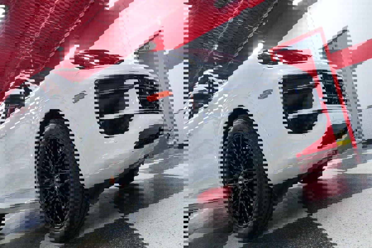 Used 2025 Porsche Cayenne Coupe image 35