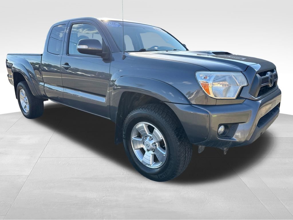Used 2015 Toyota Tacoma 4x4 Access Cab V6 w/ TRD Sport Package image 8
