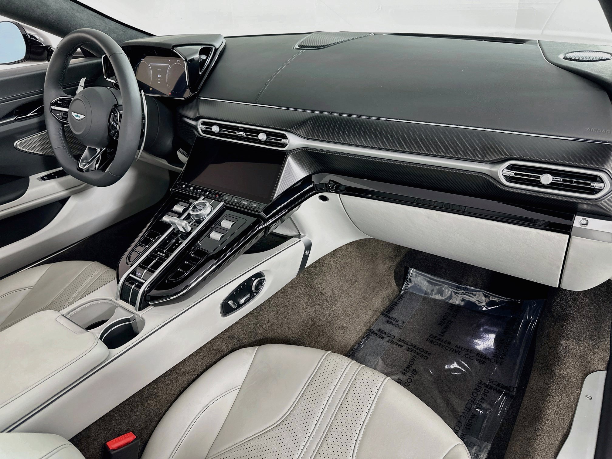 Used 2026 Aston Martin V8 Vantage Coupe RWD image 28