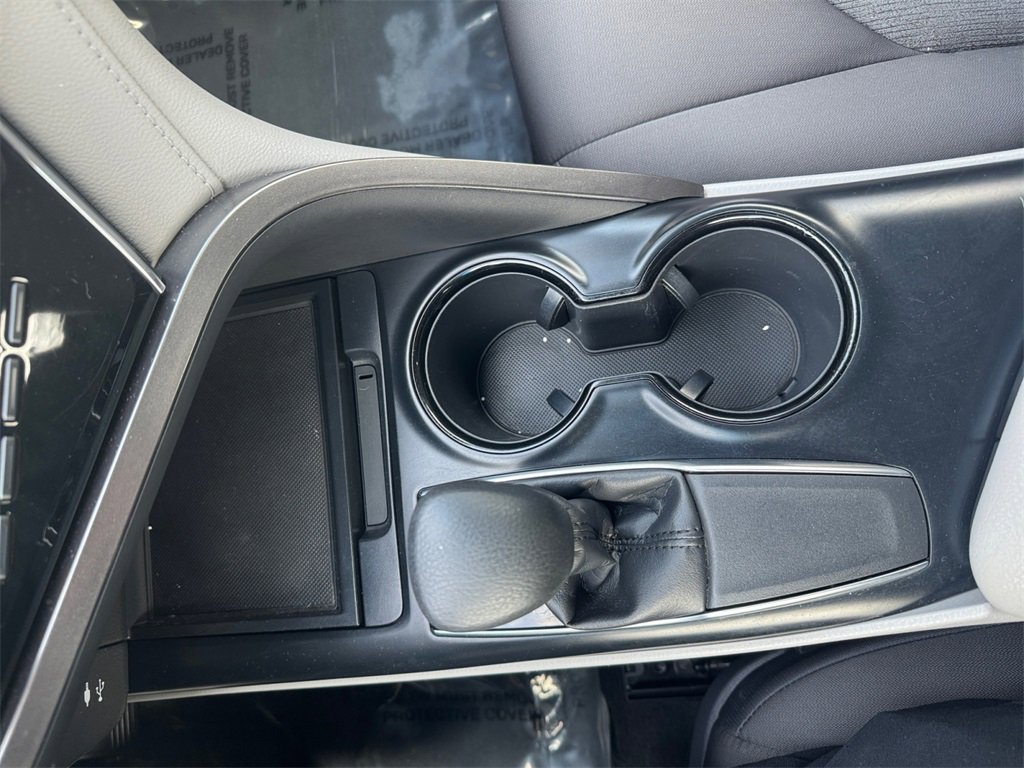 Used 2018 Toyota Camry LE image 23