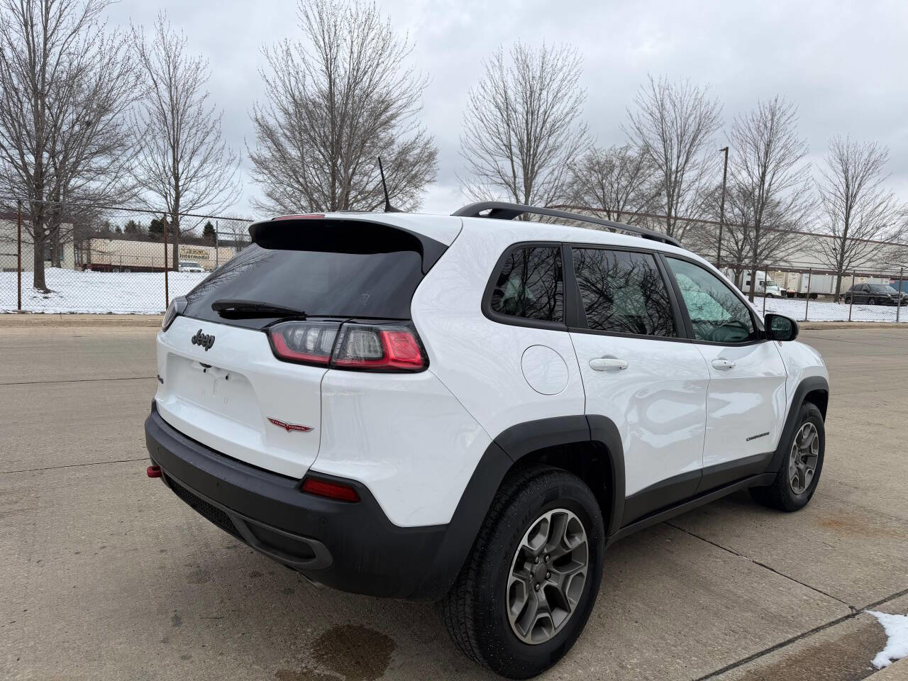 Used 2020 Jeep Cherokee Trailhawk AWD/4WD image 17
