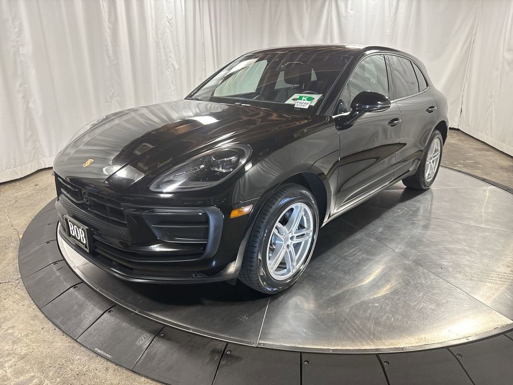 Used 2024 Porsche Macan image 1