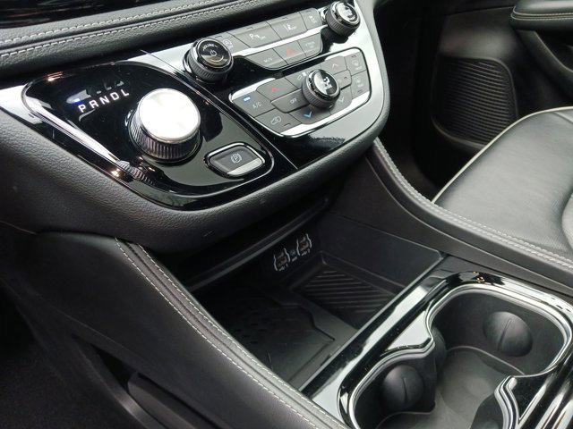 Used 2025 Chrysler Pacifica Limited image 25