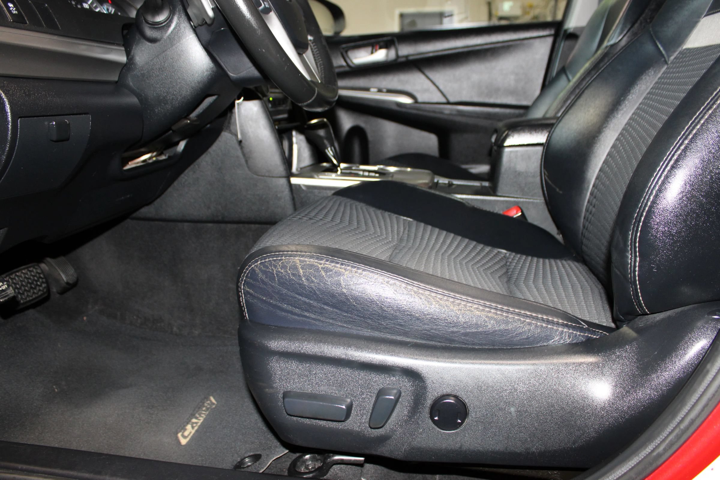 Used 2012 Toyota Camry SE FWD image 22