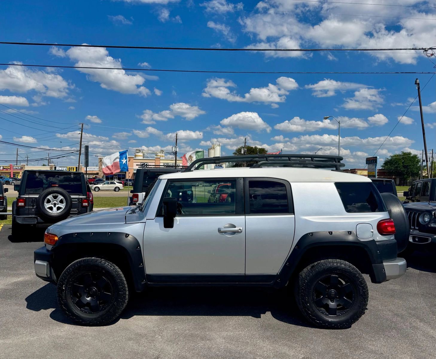 Used 2007 Toyota FJ Cruiser 4WD image 2