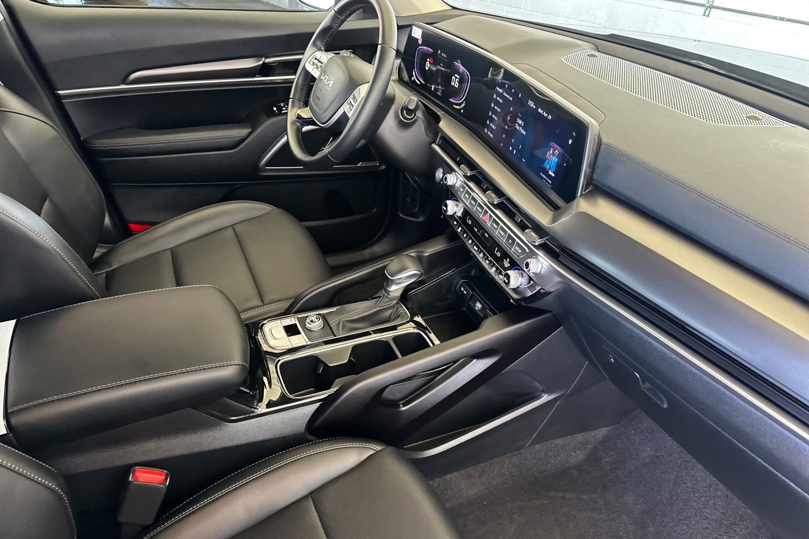 Used 2025 Kia Telluride LX FWD image 18
