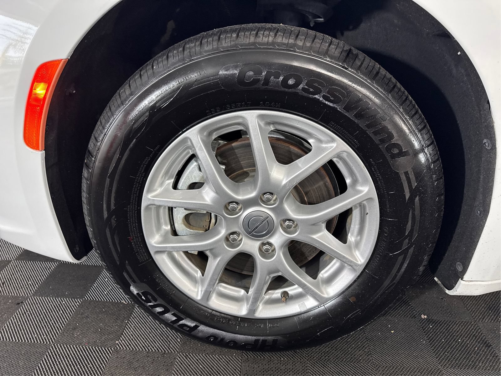 Used 2023 Chrysler Pacifica Touring-L FWD image 24