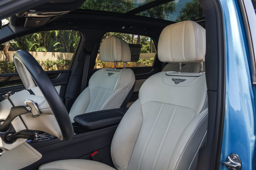 Used 2020 Bentley Bentayga image 13